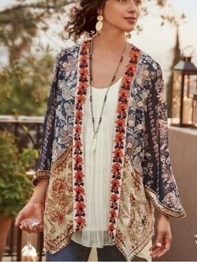 Soft Surroundings Moonlight Garden
Embroidered Kimono Jacket size Small‎